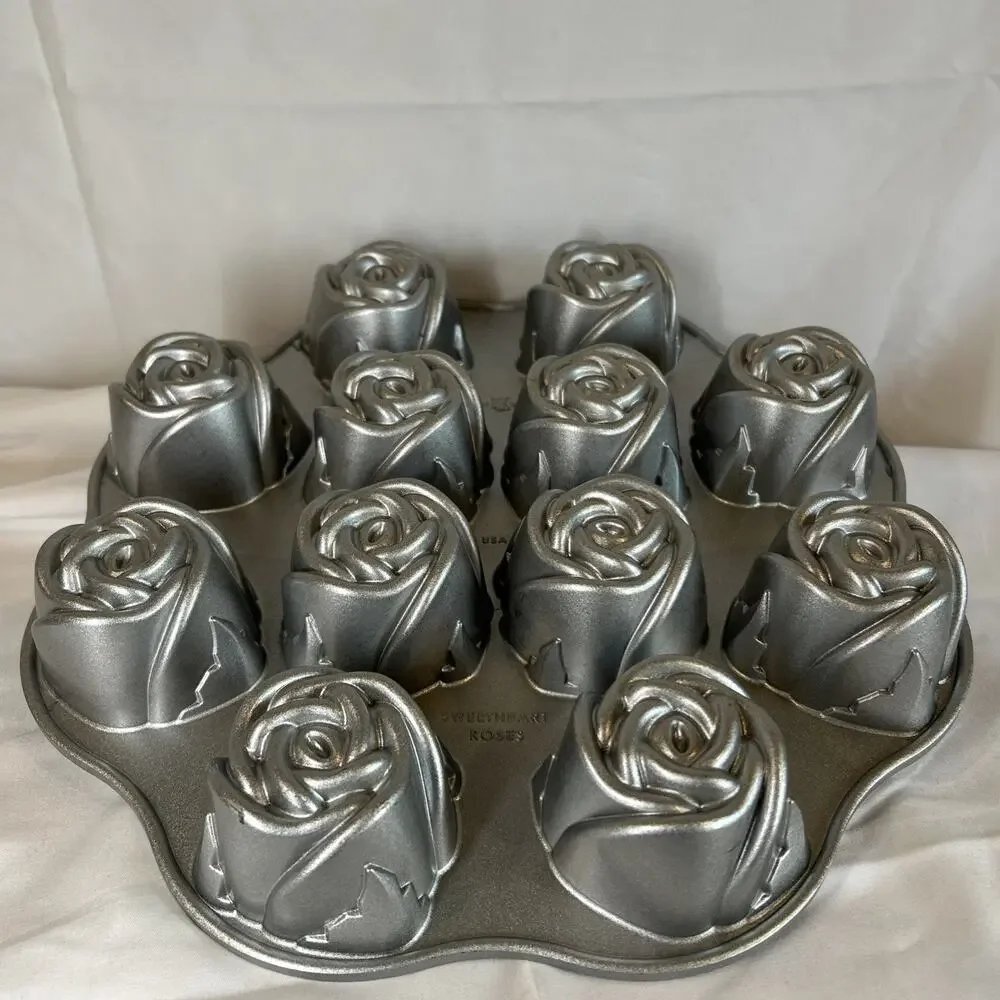 Nordic Ware Sweetheart Roses Mini Bundt Pan USA